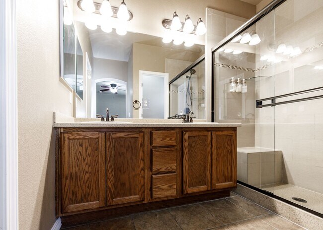 Building Photo - Westside 3 Bed Townhouse in Gold Hill Mesa