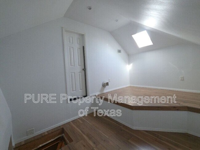 Building Photo - 13208 Mariscan St