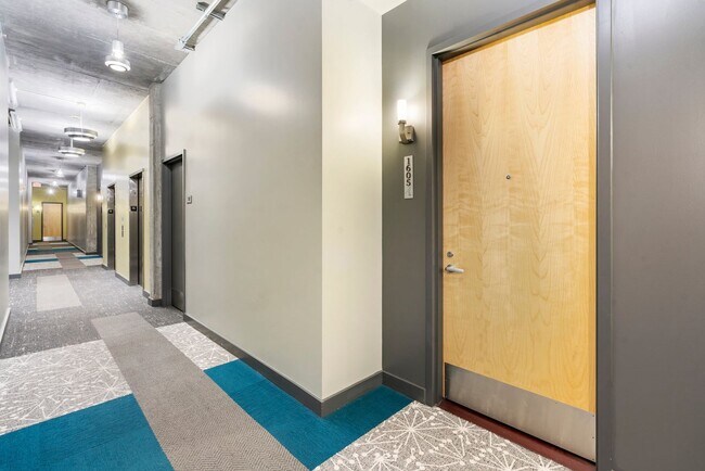 Building Photo - The Civic - 2 bed/2 bath, east facing 16th...