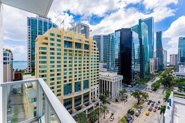 Building Photo - 1060 Brickell Ave