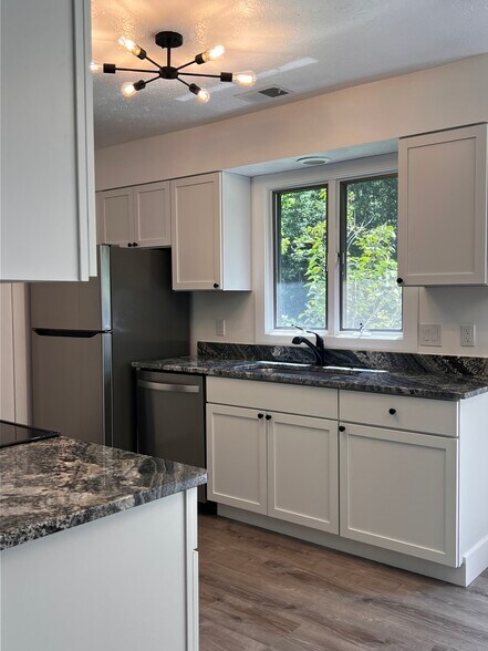 Building Photo - 7548 Anderson Ave NE