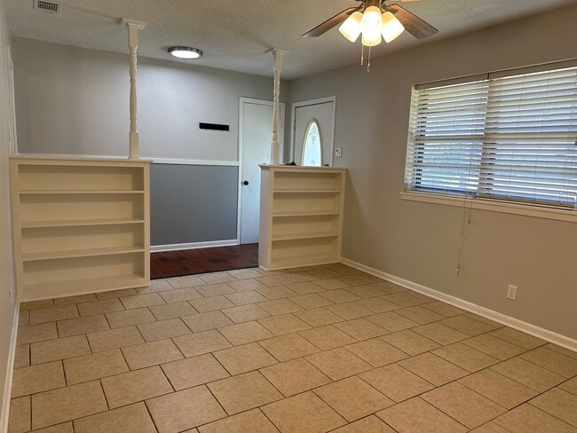 Building Photo - 422 Hardee Dr