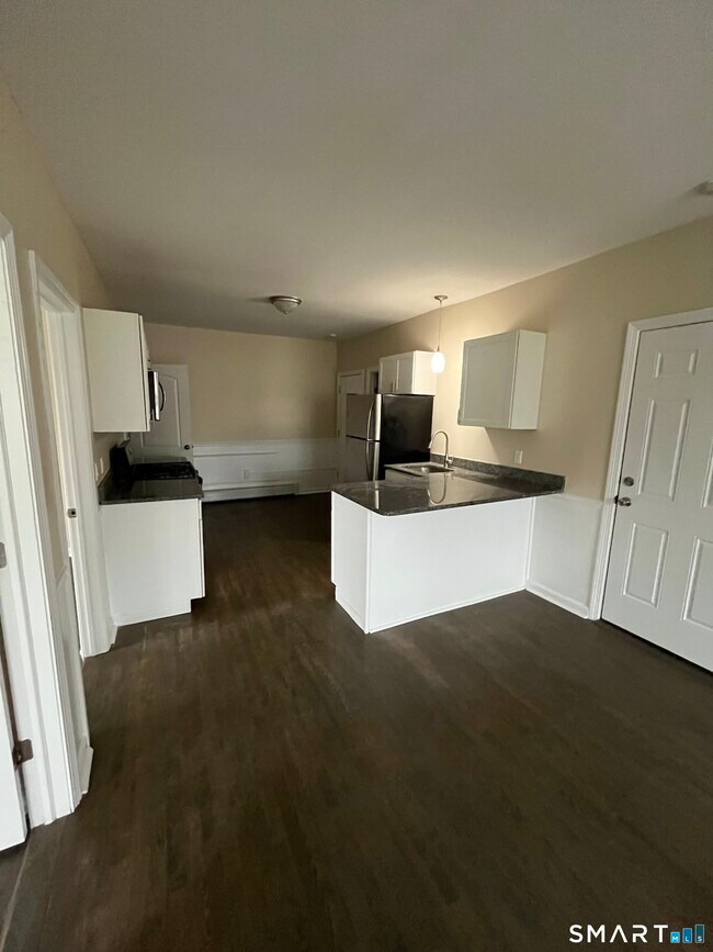 Building Photo - 410 S Main St