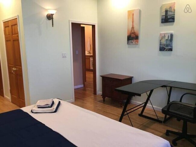 Building Photo - 4523 Harrison Pl