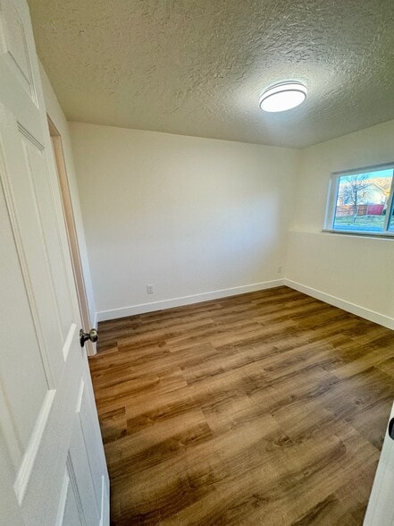 Building Photo - 917 N Dorothea Way