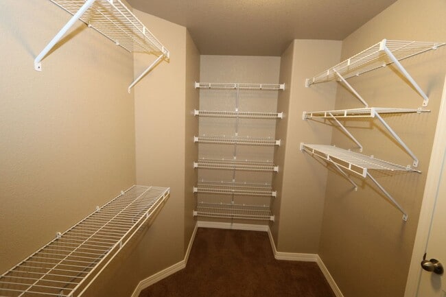 Building Photo - Updated Mountain Shadows Beauty on West Side!  4bdrm/3.5bath/2-car Garage