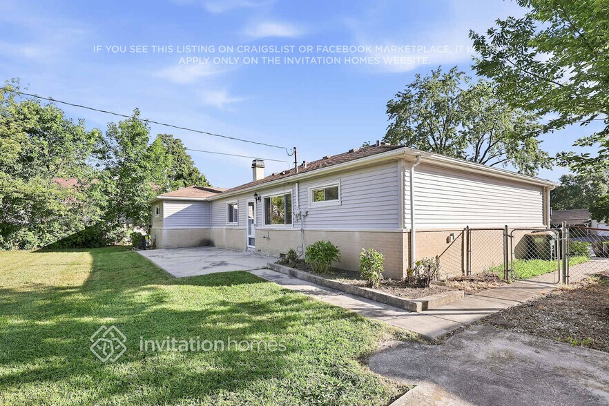 Building Photo - 325 Glendale Ln
