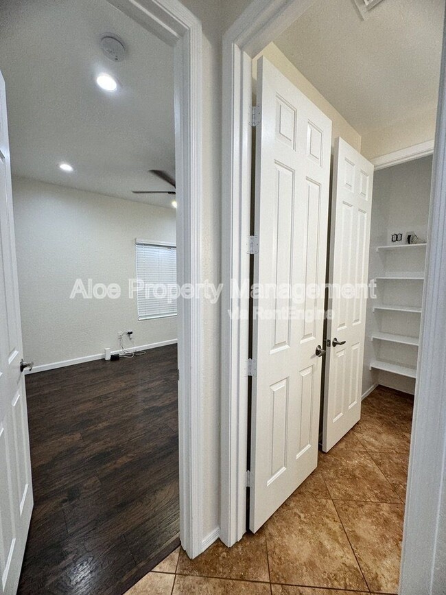 Building Photo - 14141 N 136th Ln