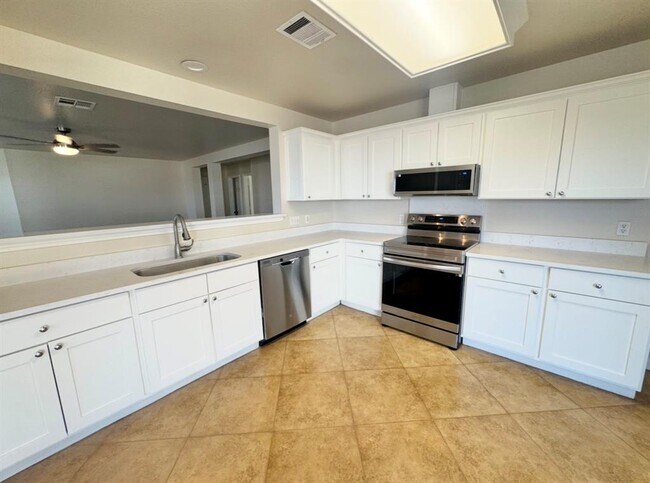 Building Photo - 110 Comal Cove