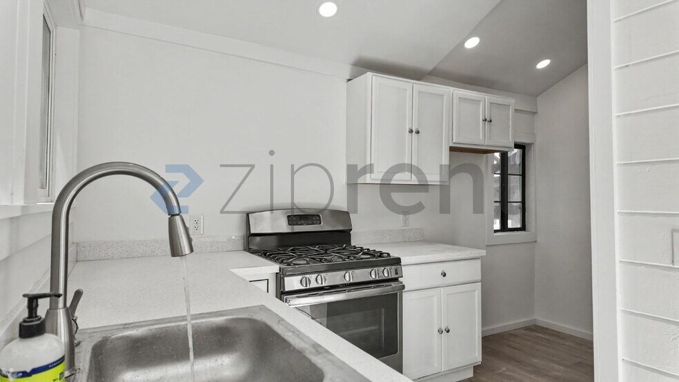 Building Photo - Unit Apt 1