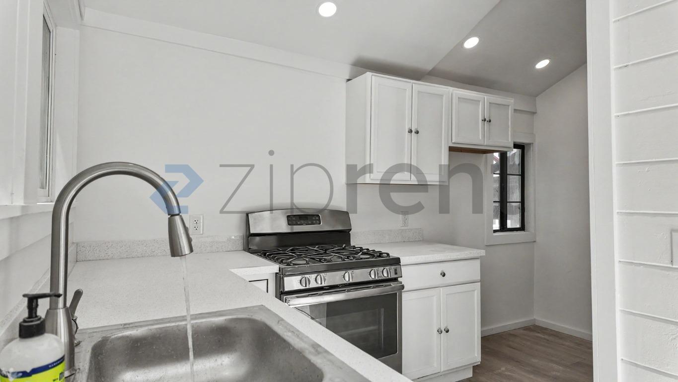 Building Photo - Unit Apt 1