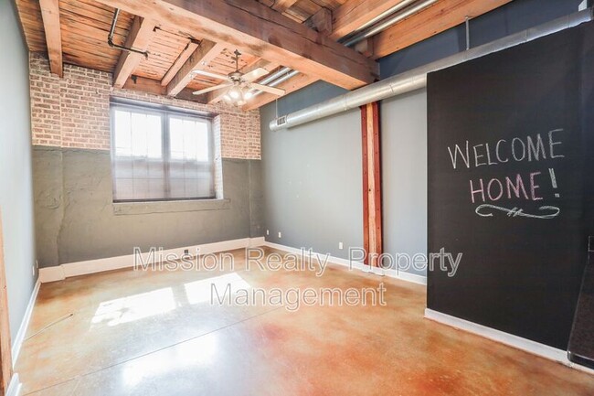 Building Photo - 815 Porter St