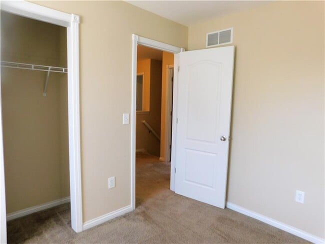Building Photo - 6512 Oak Crest Dr