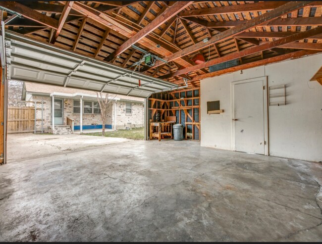 Building Photo - 4401 Astor Rd