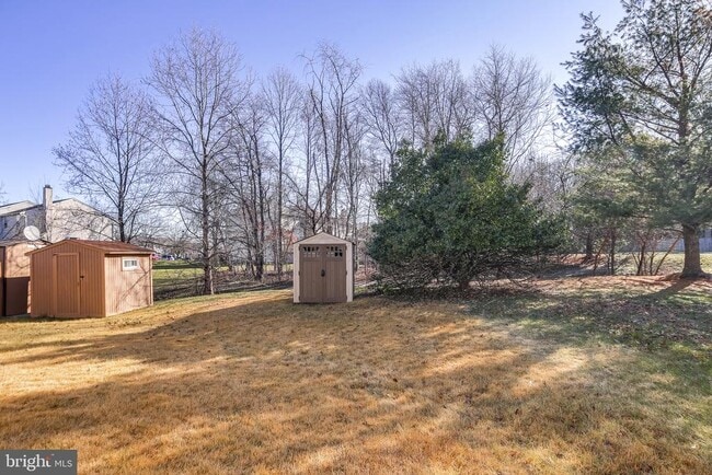 Building Photo - 8000 Green Tree Ct