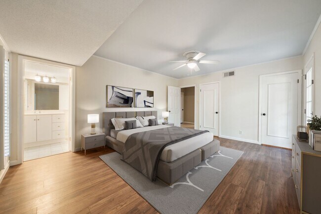 Building Photo - Welcome to this beautiful 3-bedroom, 2-bat...