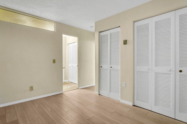 Building Photo - 2600 Torrey Pines Rd