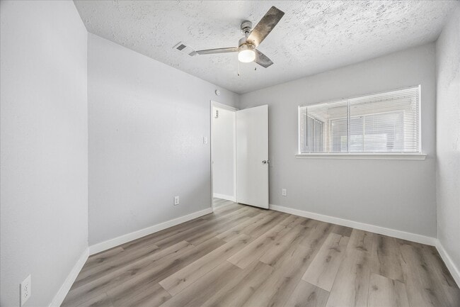 Building Photo - 10143 Towne Mist Dr