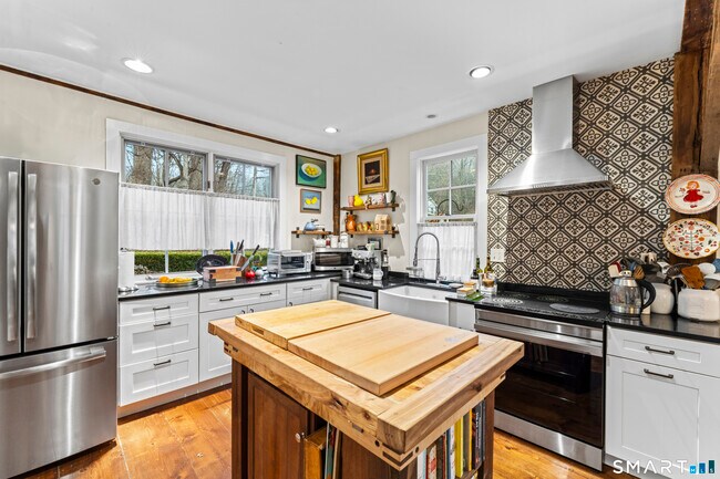 Building Photo - 21 Old Mill Rd