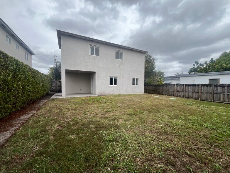 Building Photo - 8850 NW 36th St