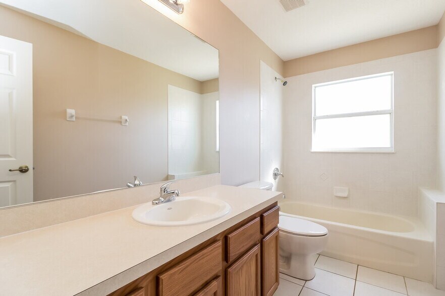 Building Photo - 13013 Baybrook Ln