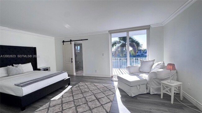 Building Photo - 903 NE 27th Ave