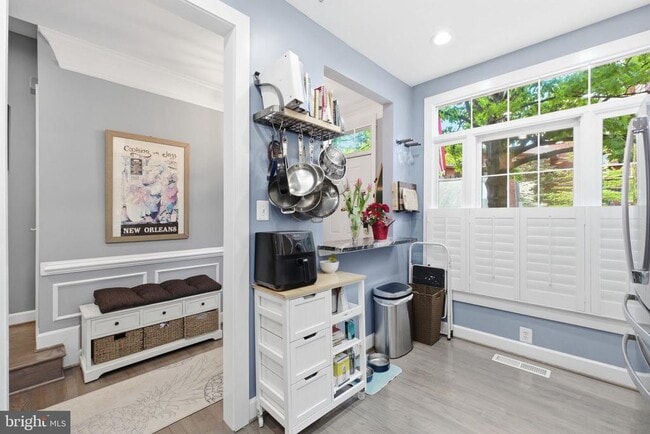 Building Photo - 1329 N Barton St