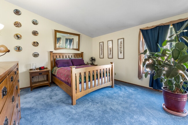 Building Photo - 10490 W Wildrose Ct