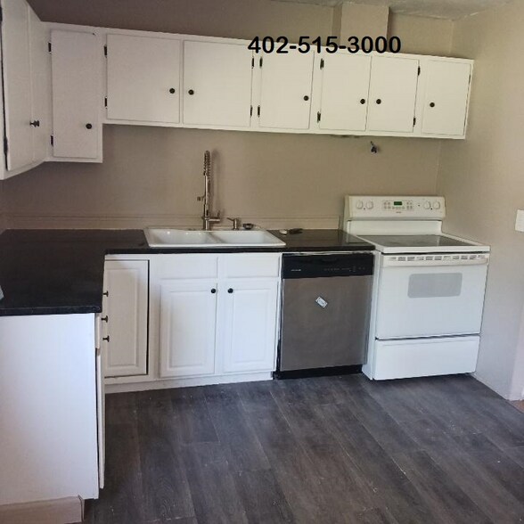 Building Photo - 3202 Cornhusker Dr