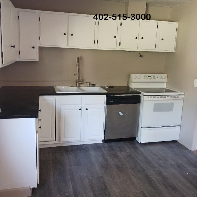 Building Photo - 3202 Cornhusker Dr