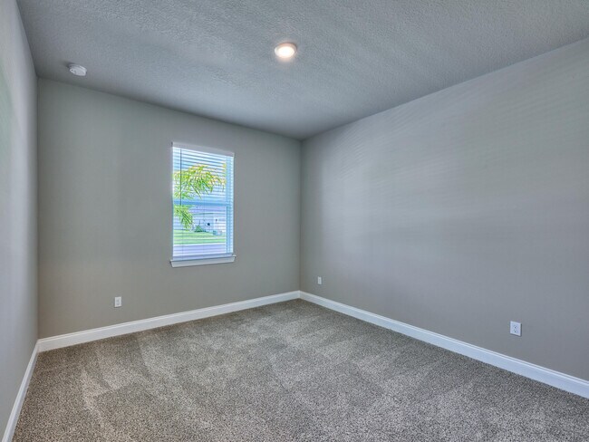 Building Photo - 8960 Dahlia Cir