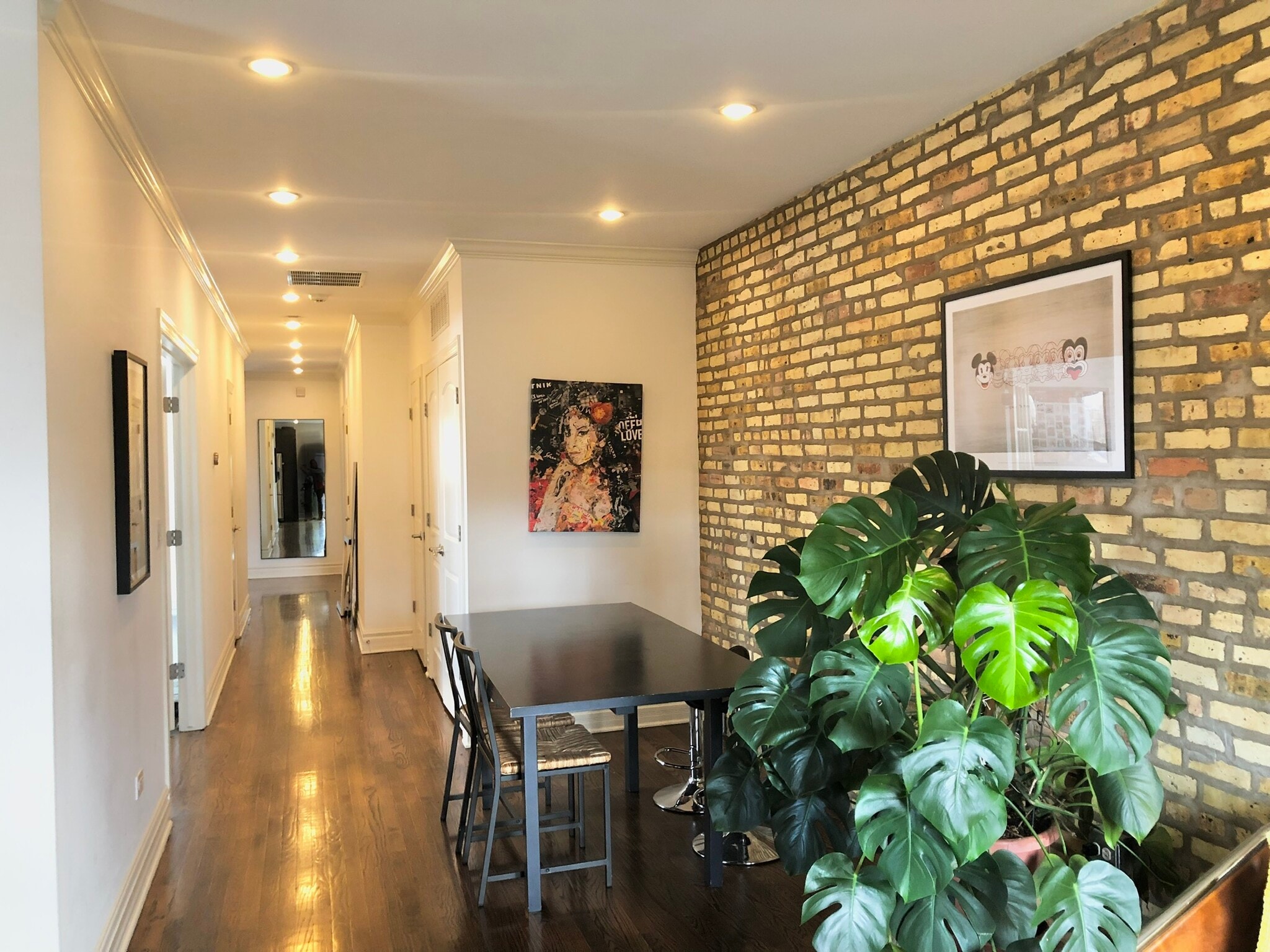 Building Photo - 4632 N Kenmore Ave