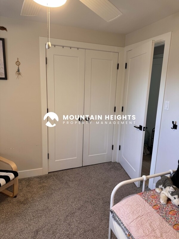 Building Photo - 8589 Kings Hill Dr