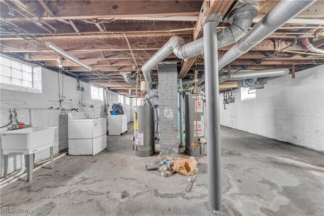 Building Photo - 10602 Langton Ave