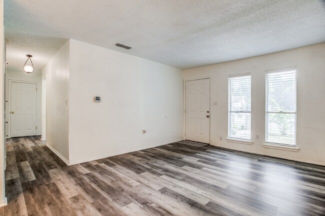 Building Photo - 1109 Gardner Cove