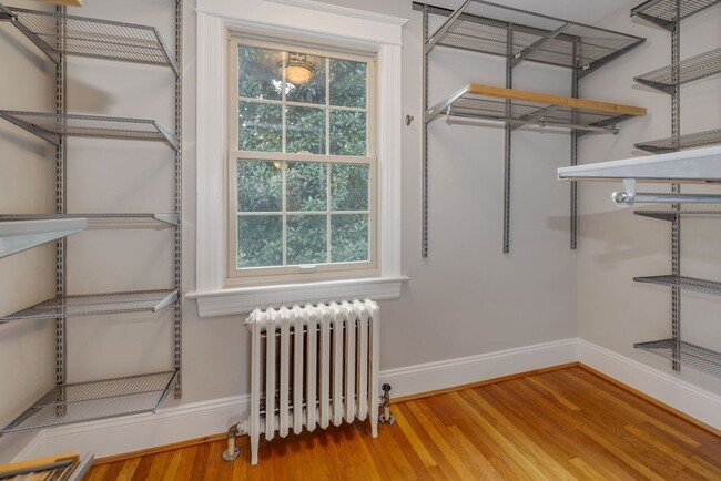 Building Photo - 4 Bed 4 Bath - Bethesda Expanded Colonial - One Car Garage