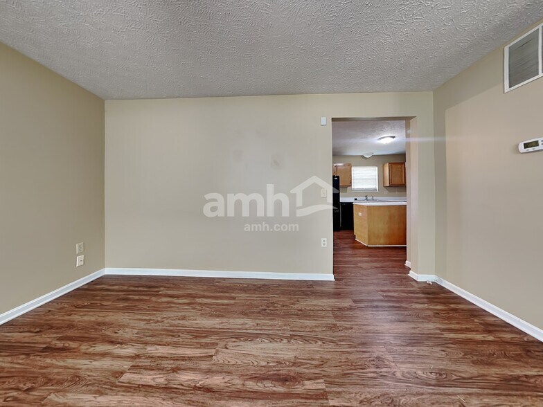 Building Photo - 1415 E Kearney Ln
