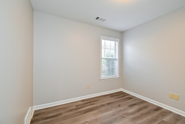 Building Photo - 9716 Kingsridge Dr