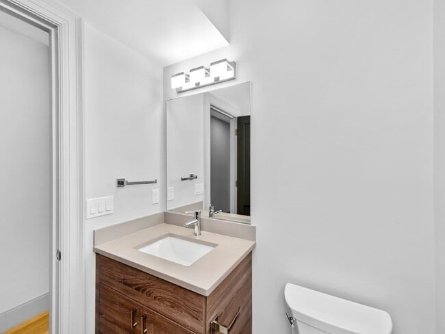 Building Photo - 142 Willard St