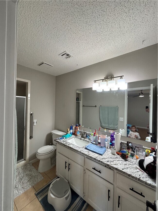 Building Photo - 2406 SW 16th St