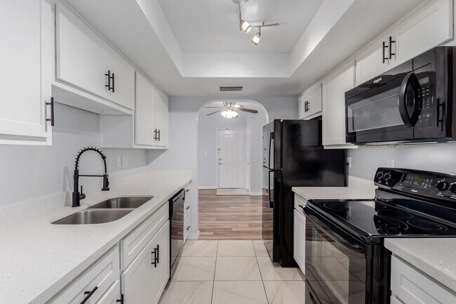 Building Photo - 10444 N 69th St