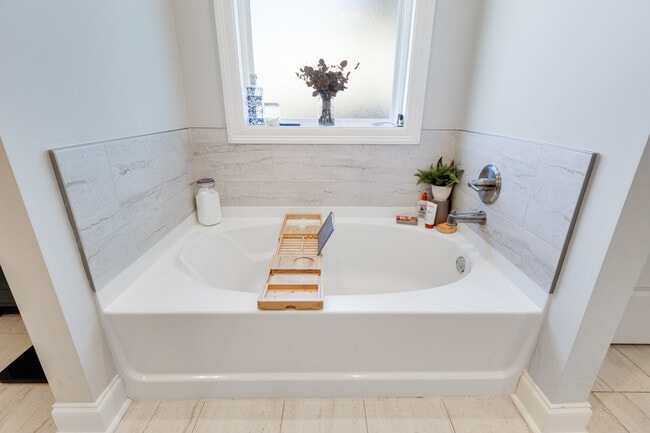 Building Photo - 204 San Sebastian Dr