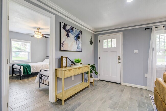 Building Photo - 541 Circle Dr