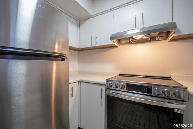 Building Photo - 930 Kaheka St