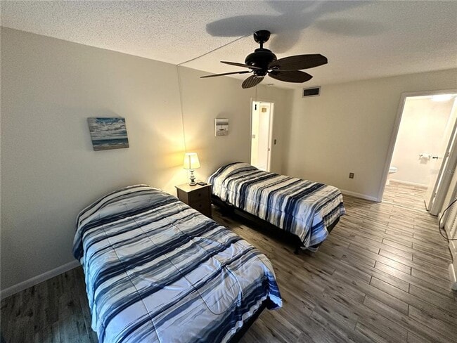 Building Photo - 645 Woodlawn Dr