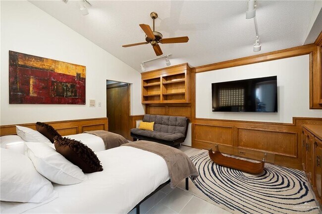 Building Photo - 812 Rio Grande Dr