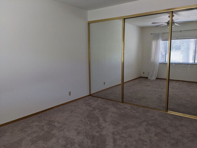 Building Photo - Ground floor Condo with Garage