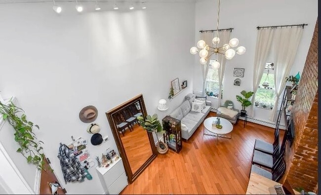 Building Photo - 212 9th St