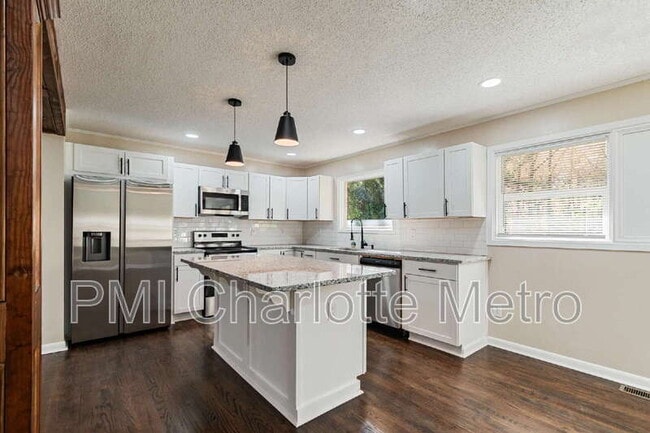 Building Photo - 10707 Walkers Ferry Rd