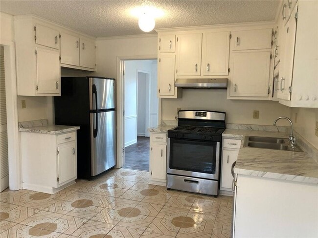 Building Photo - 2535 Raintree Way NE